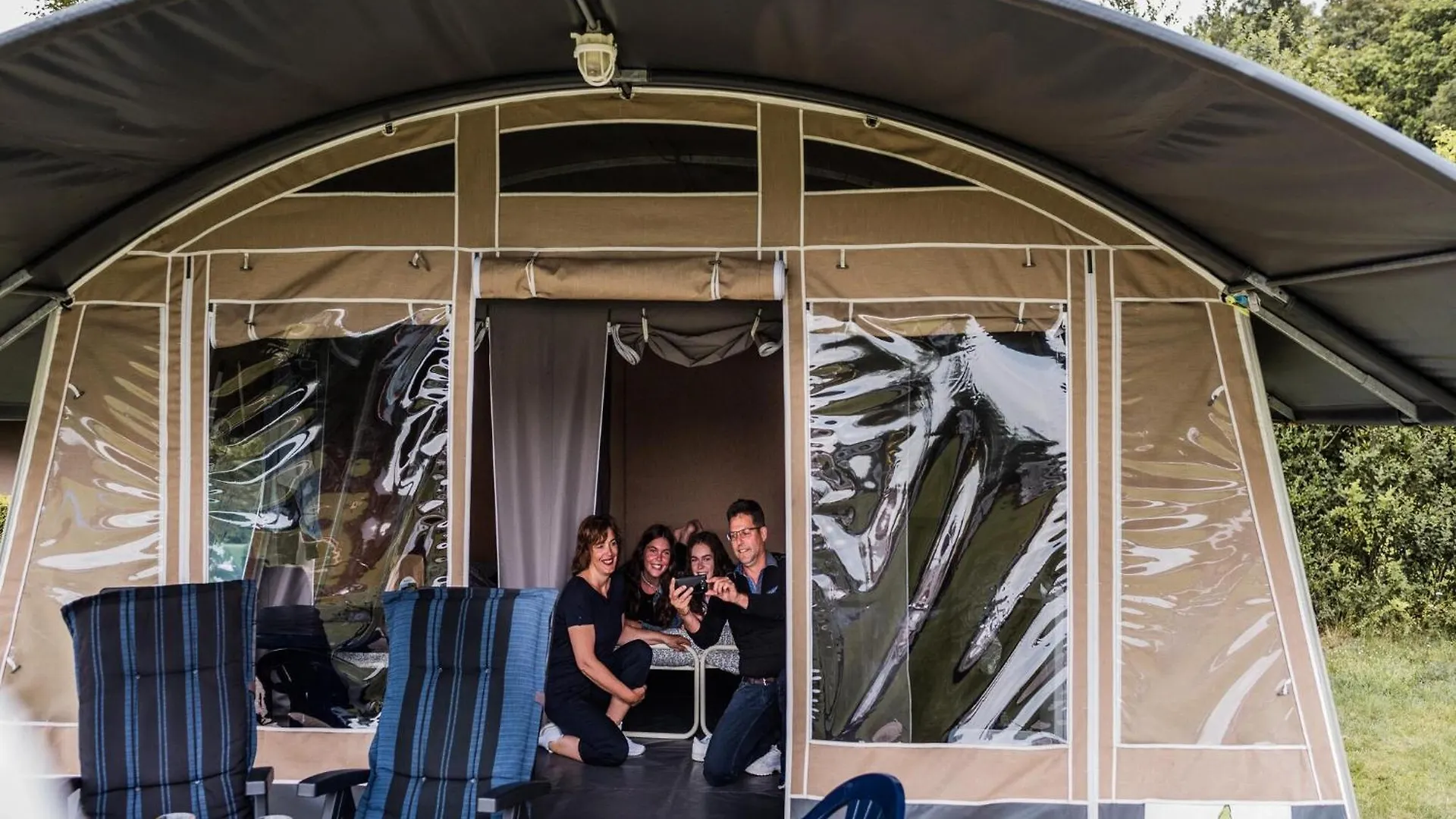 Tente de luxe Nice Tent Lodge On The Edge Of A Forest, Cleaning Included Nommern